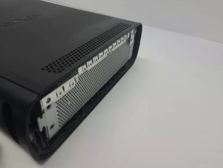 KONSOLA XBOX 360 120GB TRZY PADY GRY