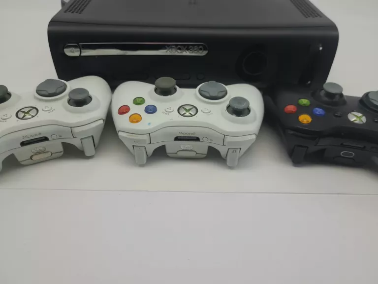 KONSOLA XBOX 360 120GB TRZY PADY GRY