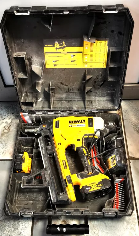 GWOŹDZIARKA/OSADZAK DEWALT DCN890P2 DO BETONU 18V