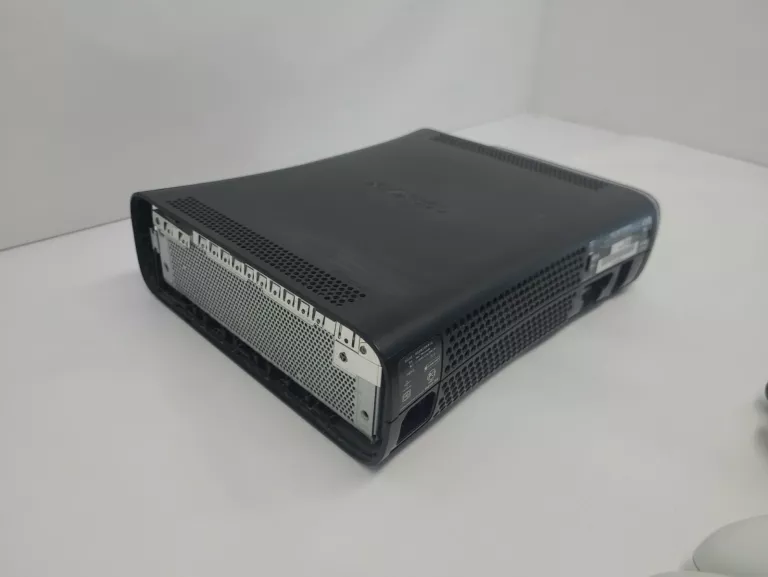 KONSOLA XBOX 360 120GB TRZY PADY GRY