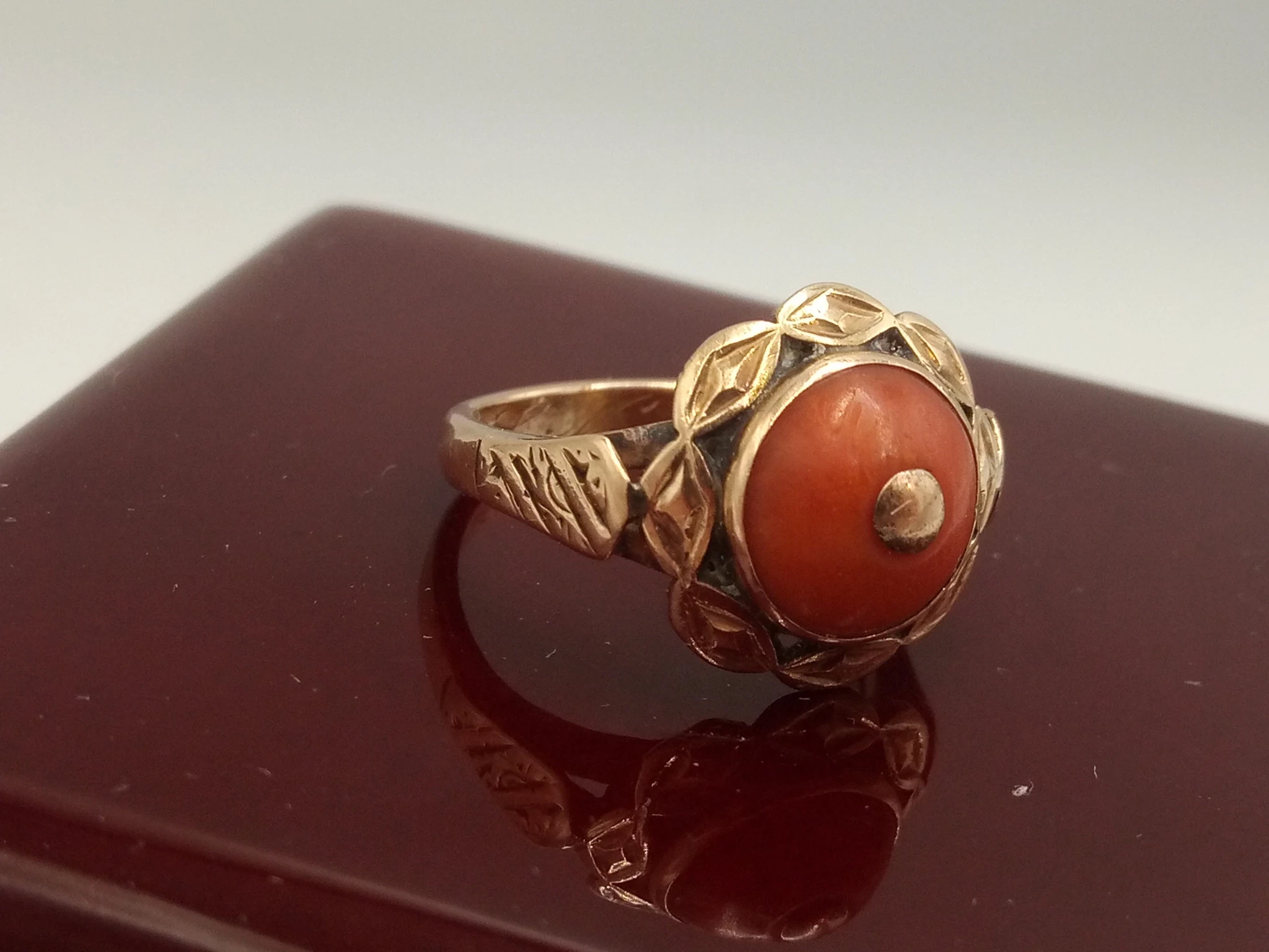 zloty-pierscionek-z-koralem-585-14k-4g-r11-kolor-dominujacy-zloty