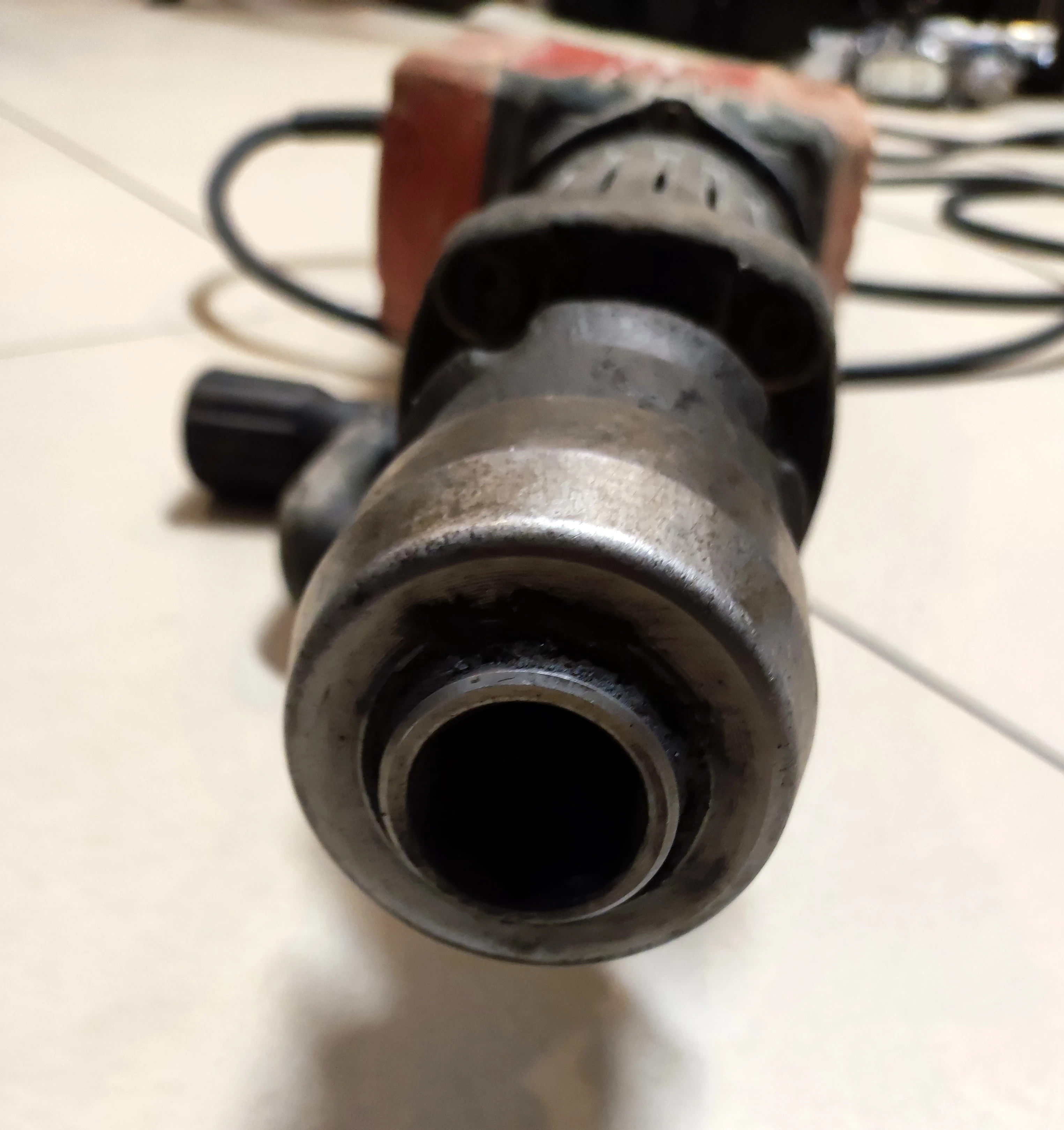 mlot-wyburzeniowy-hilti-905-energia-udaru-2000