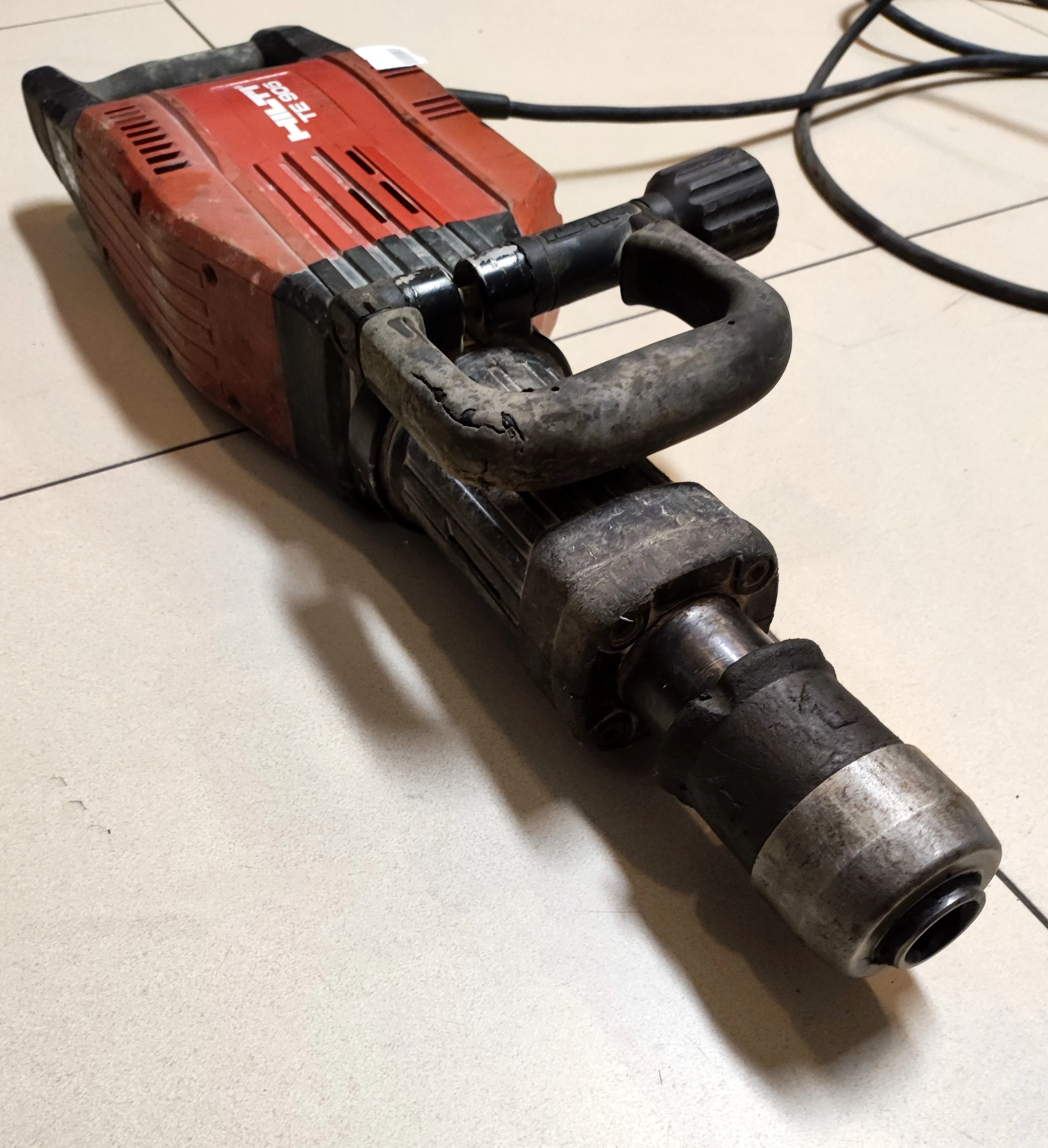 mlot-wyburzeniowy-hilti-905-marka-hilti