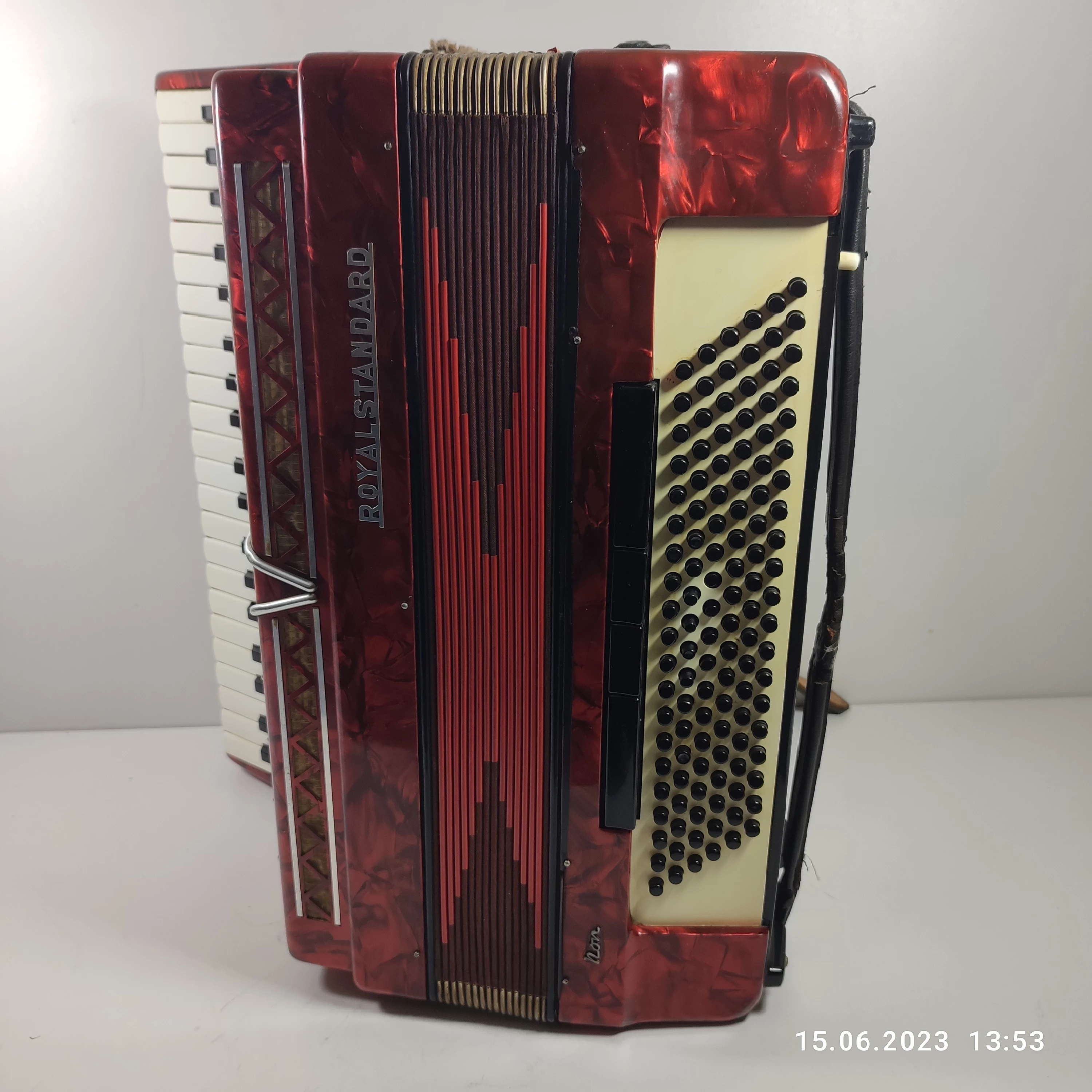 akordeon-royal-standard-nor-120-basow-stan-uzywany