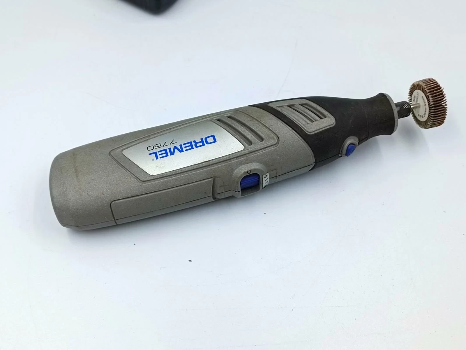 szlifierka-dremel-7750-rodzaj-zasilania-akumulatorowe