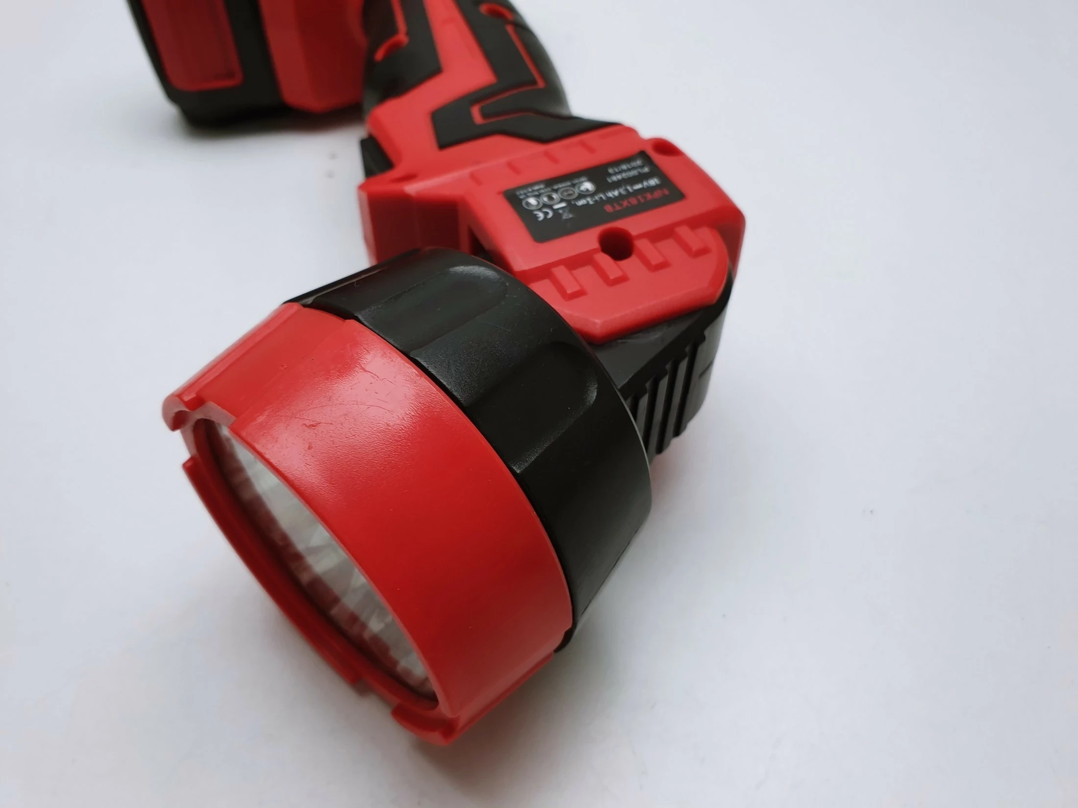 latarka-akumulatorowa-nutool-18v-npk18xtb-lad-kod-producenta-npk18xtb