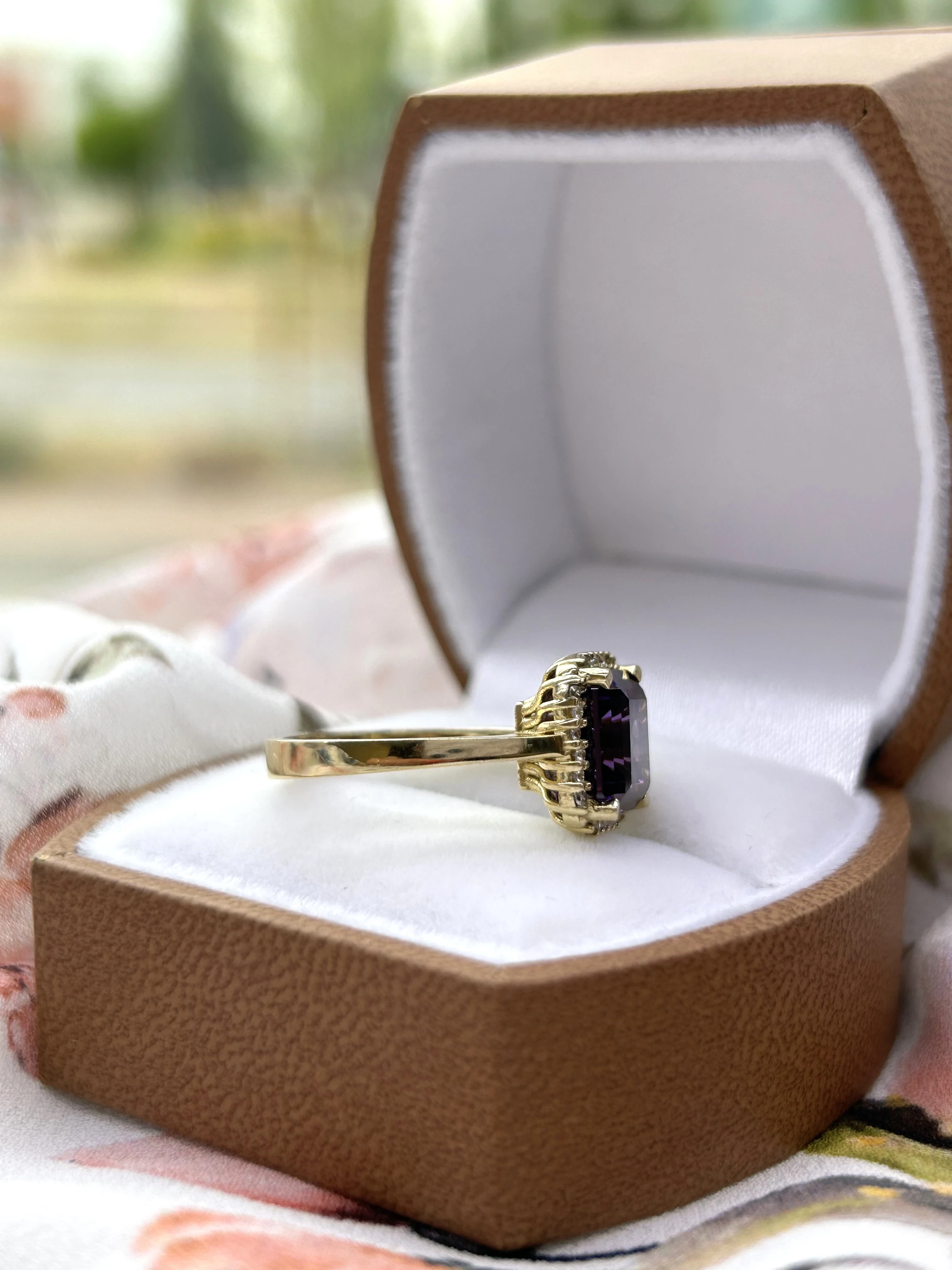 zloty-pierscionek-z-fioletowym-kamieniem-585-395g-r13-kolor-dominujacy-205826-225106