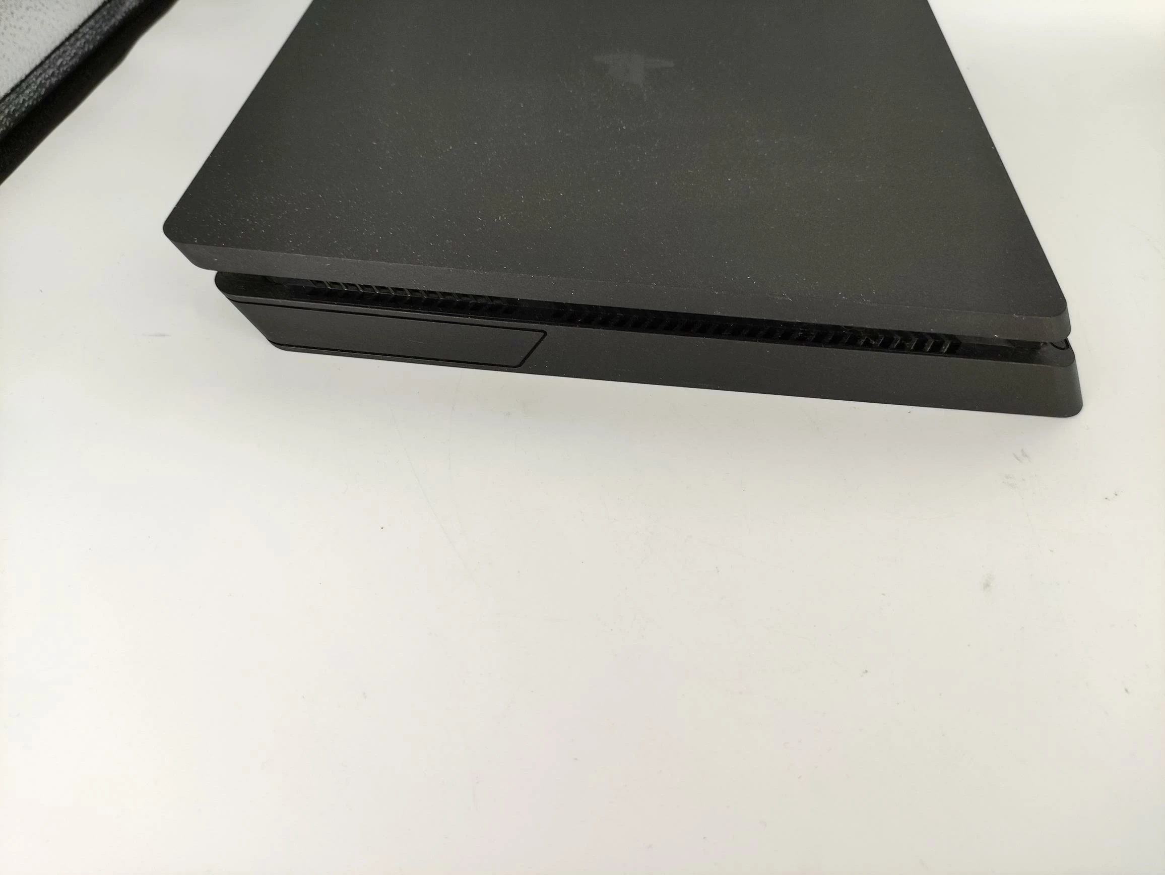 konsola-ps4-1tb-kolor-czarny