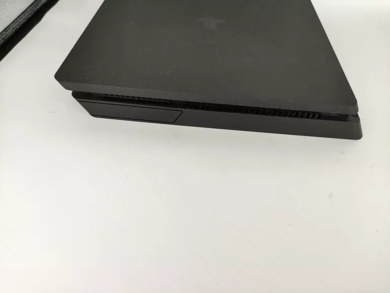 KONSOLA PS4 1TB