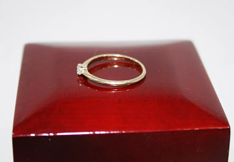 delikatny-zloty-pierscionek-z-brylantem-rozmiarsrednica-wew-mm-121633