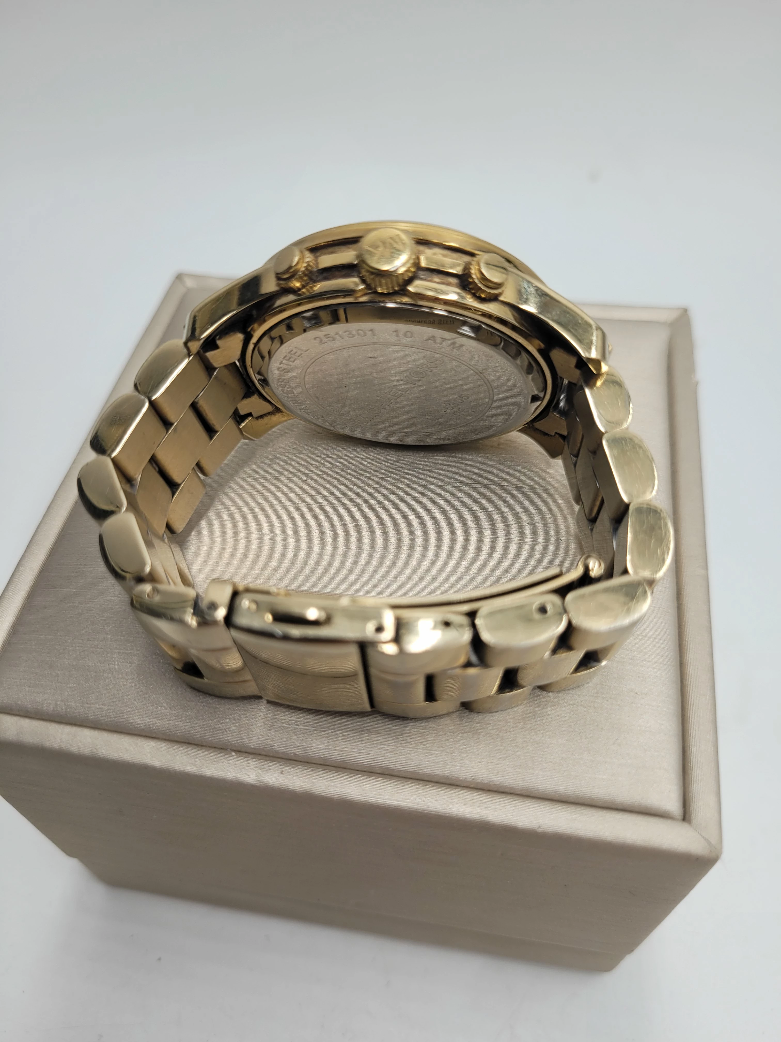 zegarek-michael-kors-mk5305-ksztalt-koperty-okragla