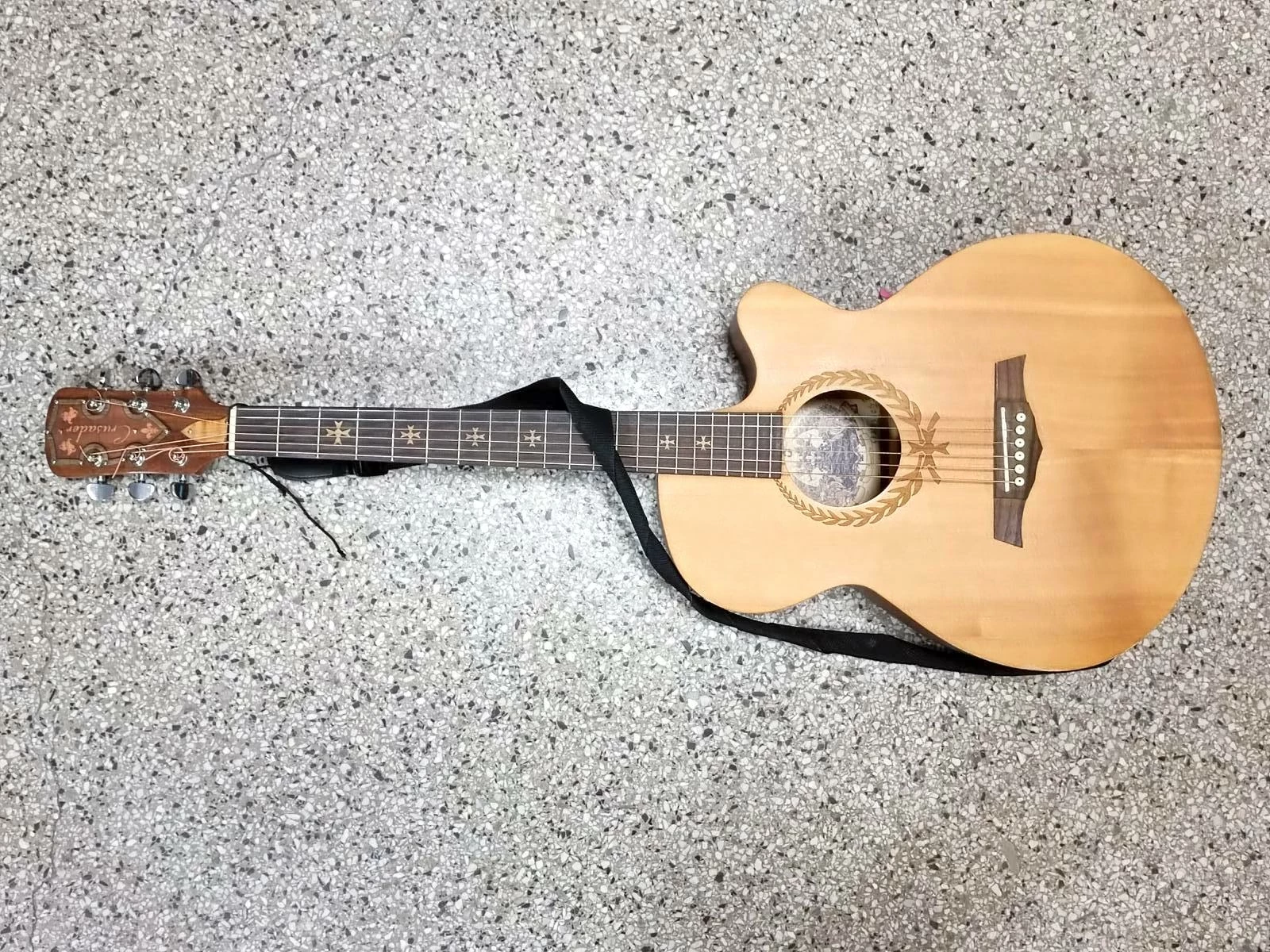 gitara-akustyczna-crusader-cf320-stan-uzywany