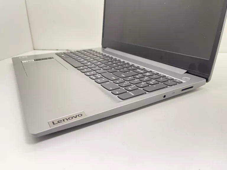 LAPTOP LENOVO IDEAPAD 3 WIN 11PRO/256GB SSD/8GB/I