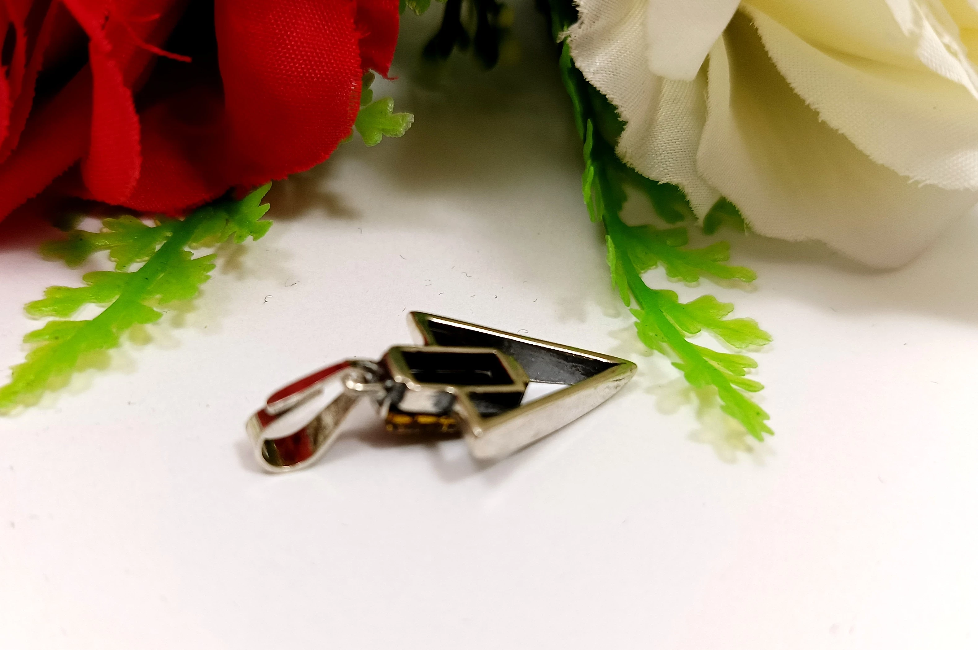 piekna-srebrna-zawieszka-z-kamieniem-276g-925-material-15835-4