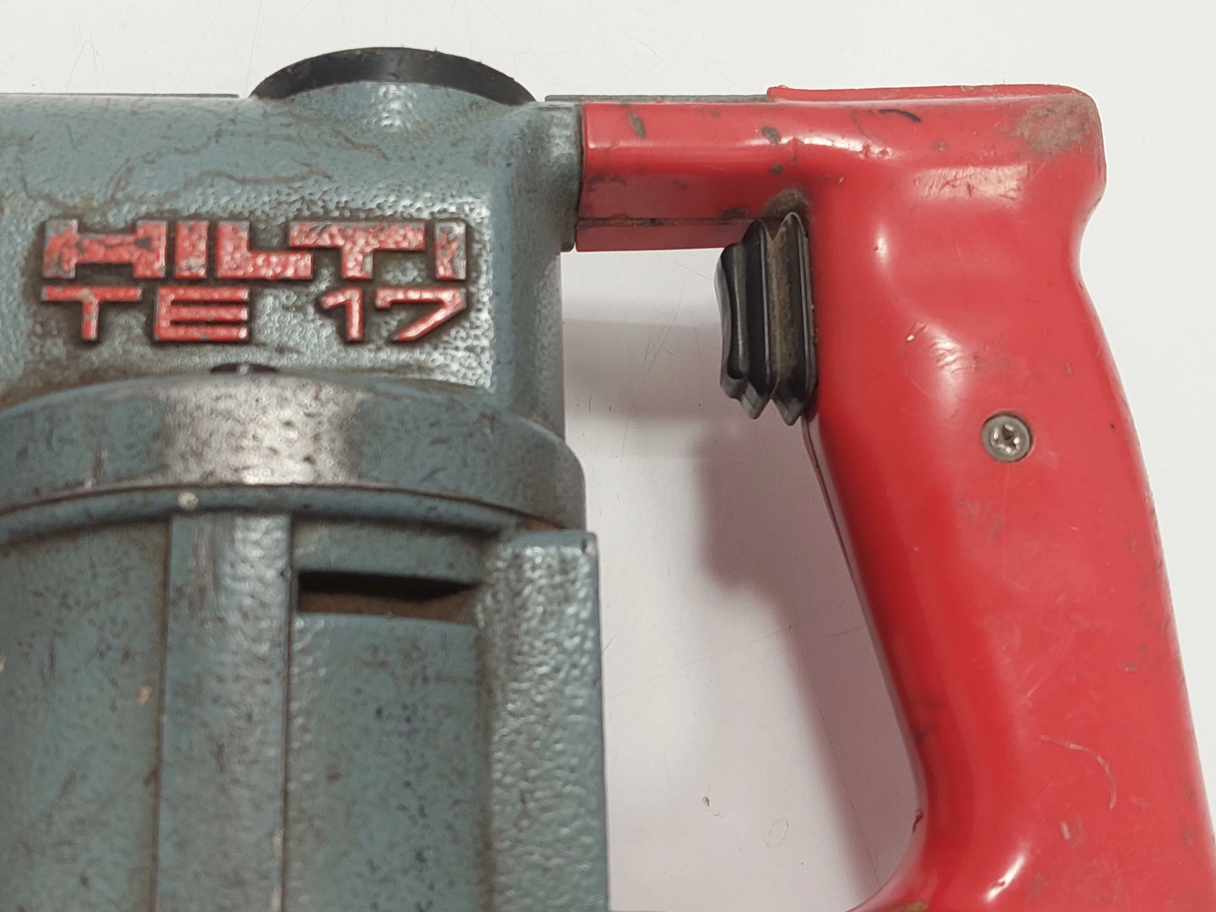 mlotowiertarka-hilti-te17-szybkozaciskowy-450-w-funkcyjnosc-brak-informacji