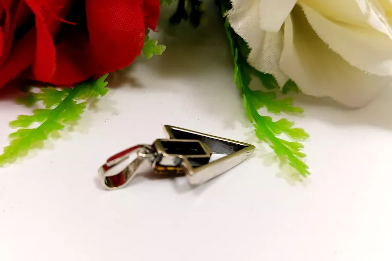 piekna-srebrna-zawieszka-z-kamieniem-276g-925-material-15835-4