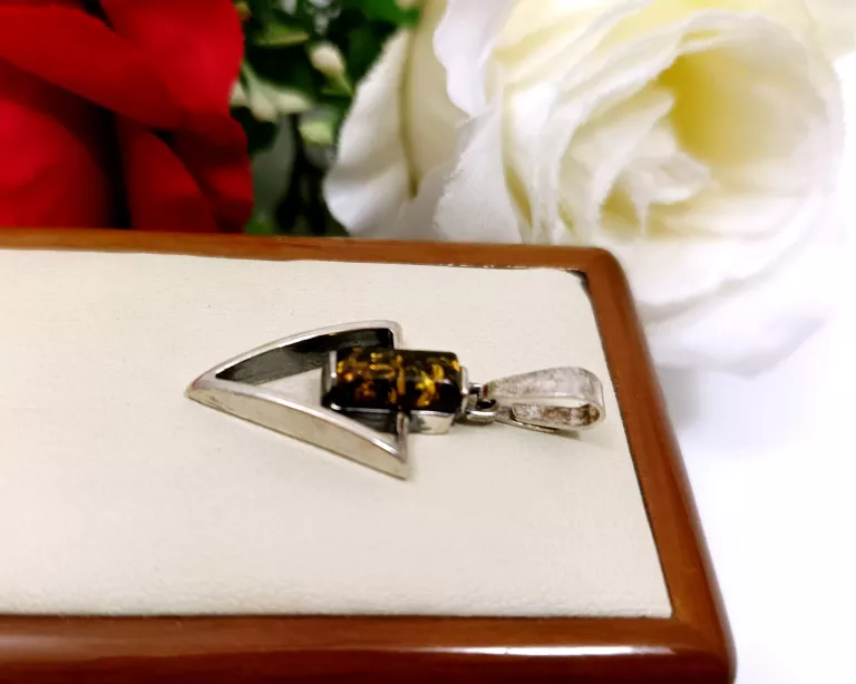 piekna-srebrna-zawieszka-z-kamieniem-276g-925-ean-gtin-5905220400843