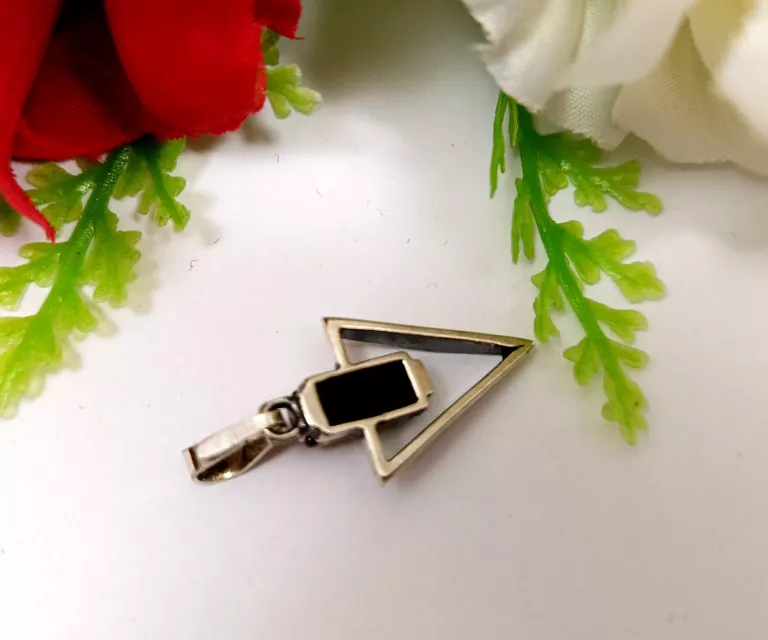 piekna-srebrna-zawieszka-z-kamieniem-276g-925-kamien-17088-128