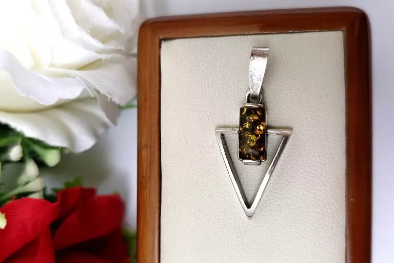 piekna-srebrna-zawieszka-z-kamieniem-276g-925-stan-11323-2