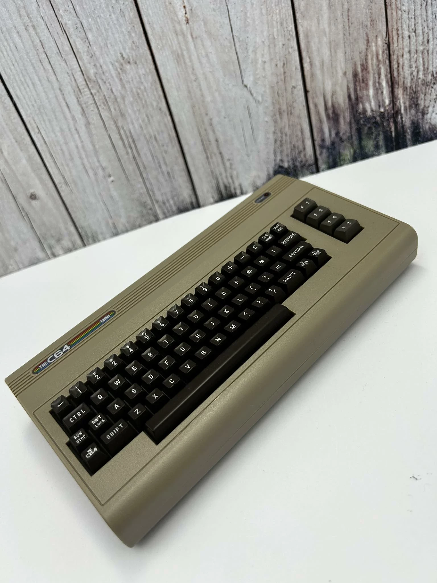 konsola-the-c64-mini-commodore-64-retro-gry-waga-produktu-z-opakowaniem-jednostkowym-0500