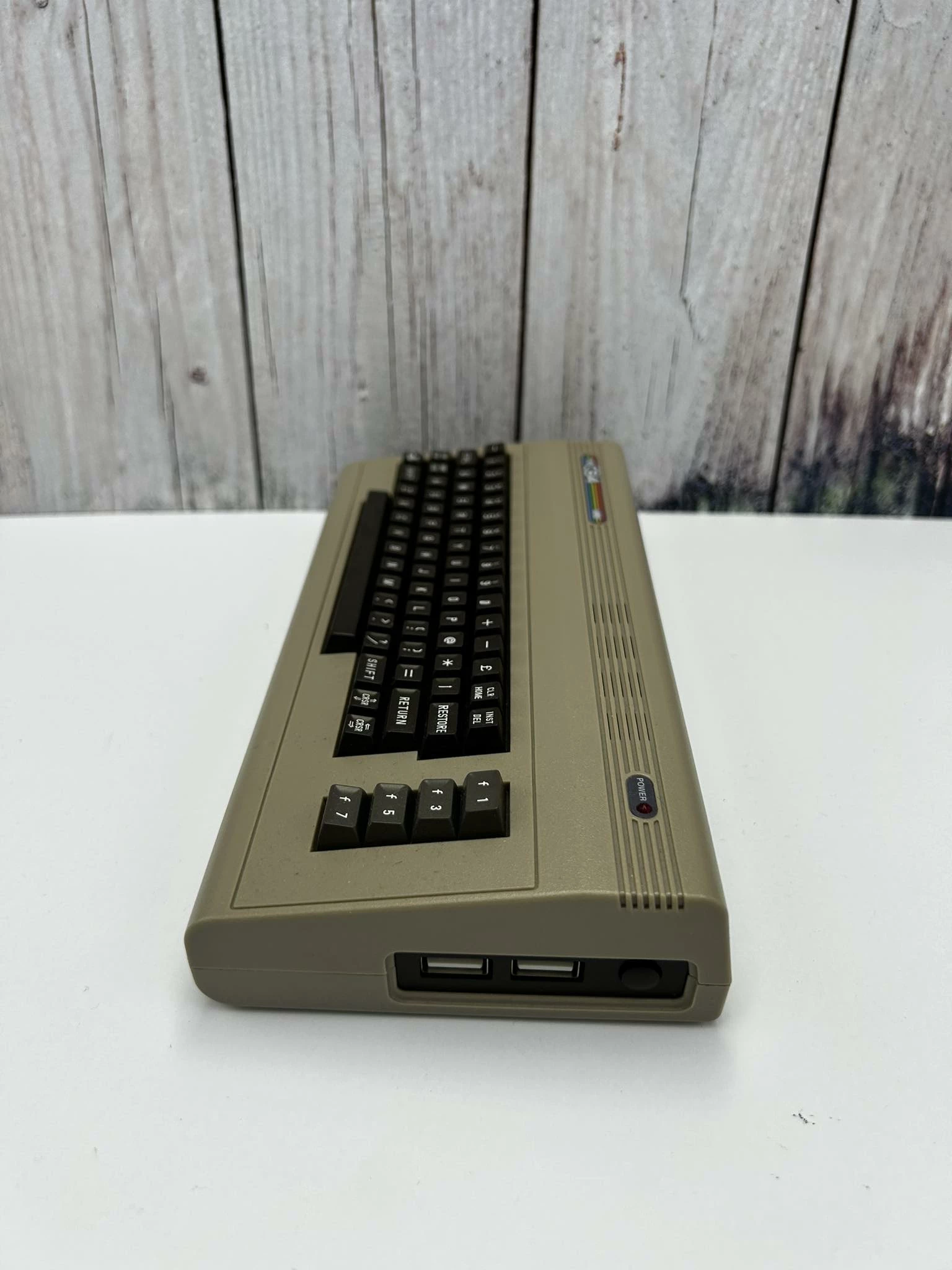 konsola-the-c64-mini-commodore-64-retro-gry-model-the-c64-mini