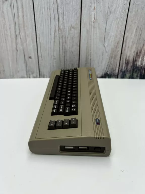 konsola-the-c64-mini-commodore-64-retro-gry-model-the-c64-mini