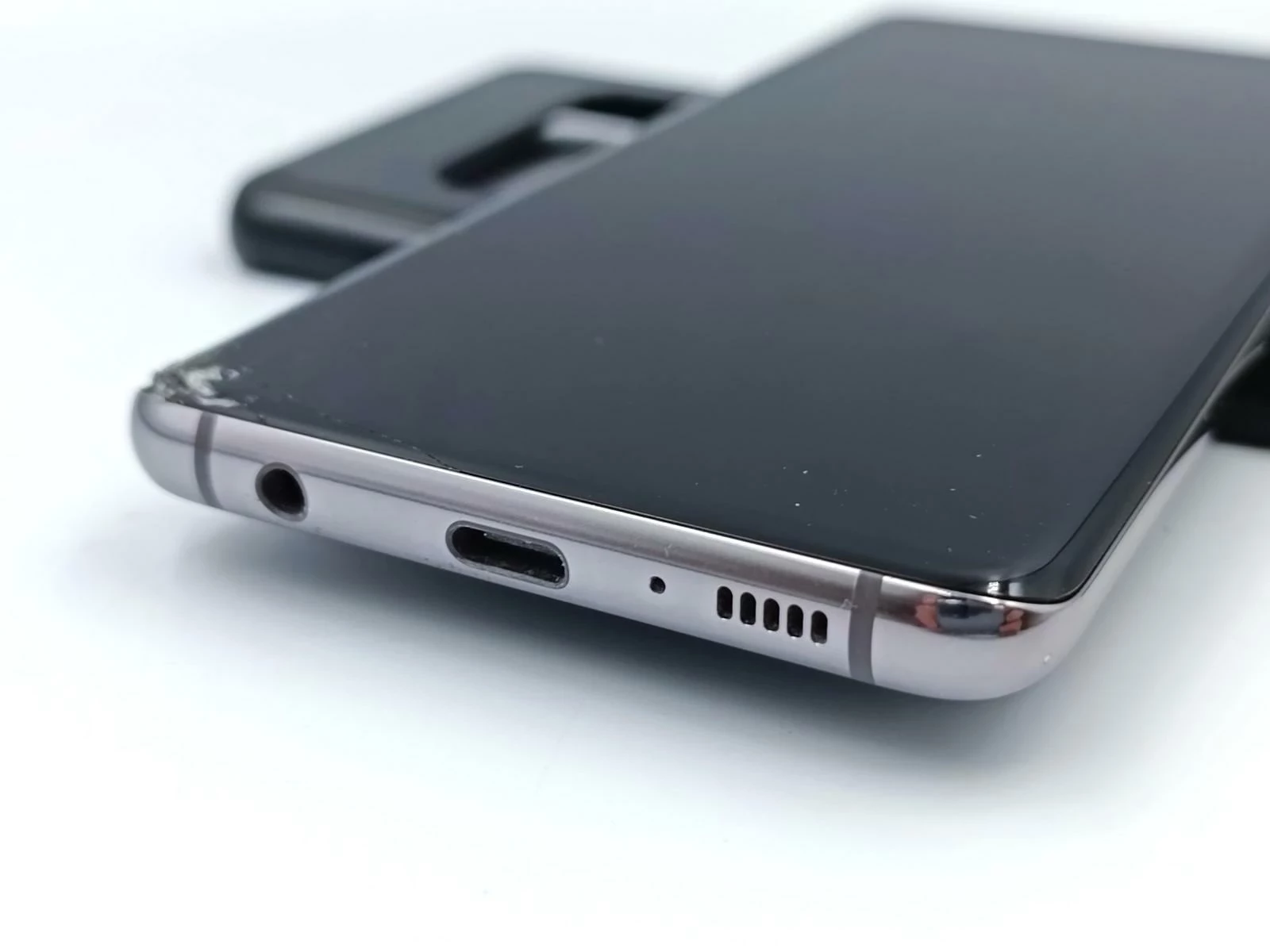 samsung-galaxy-s10-uszkodzony-ekran-stan-uszkodzony