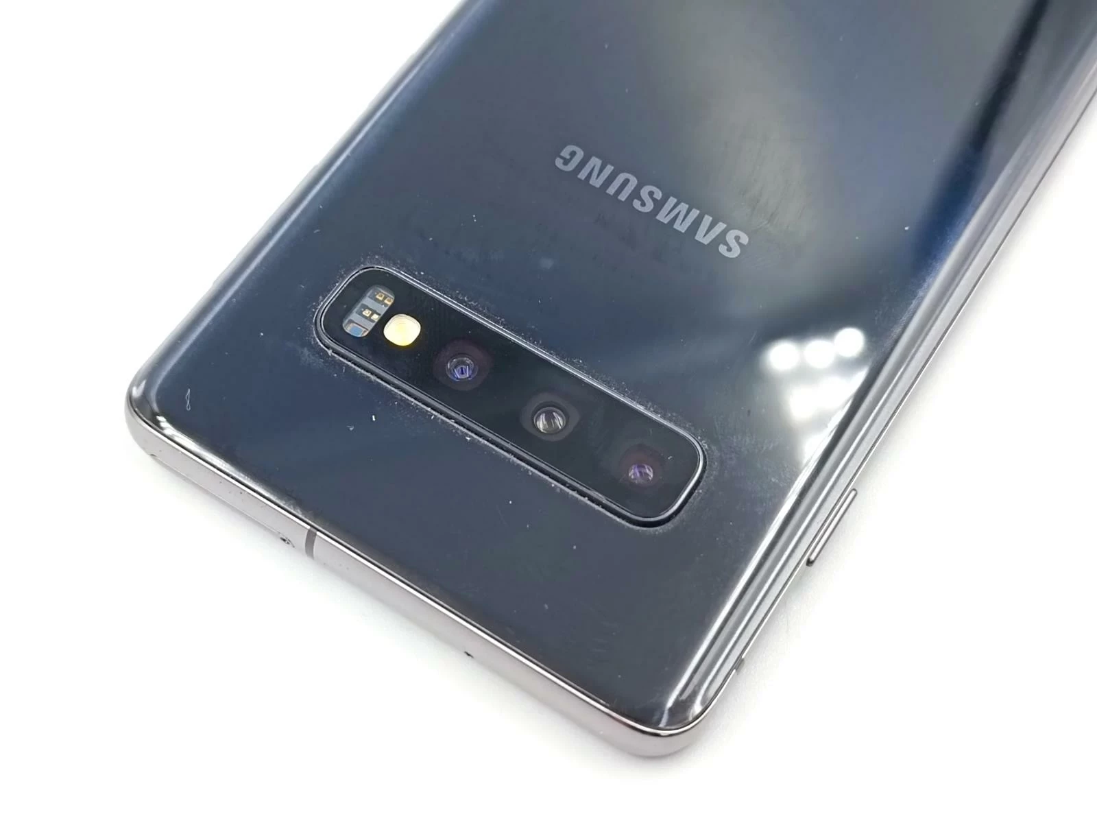 samsung-galaxy-s10-uszkodzony-ekran-przekatna-ekranu-610