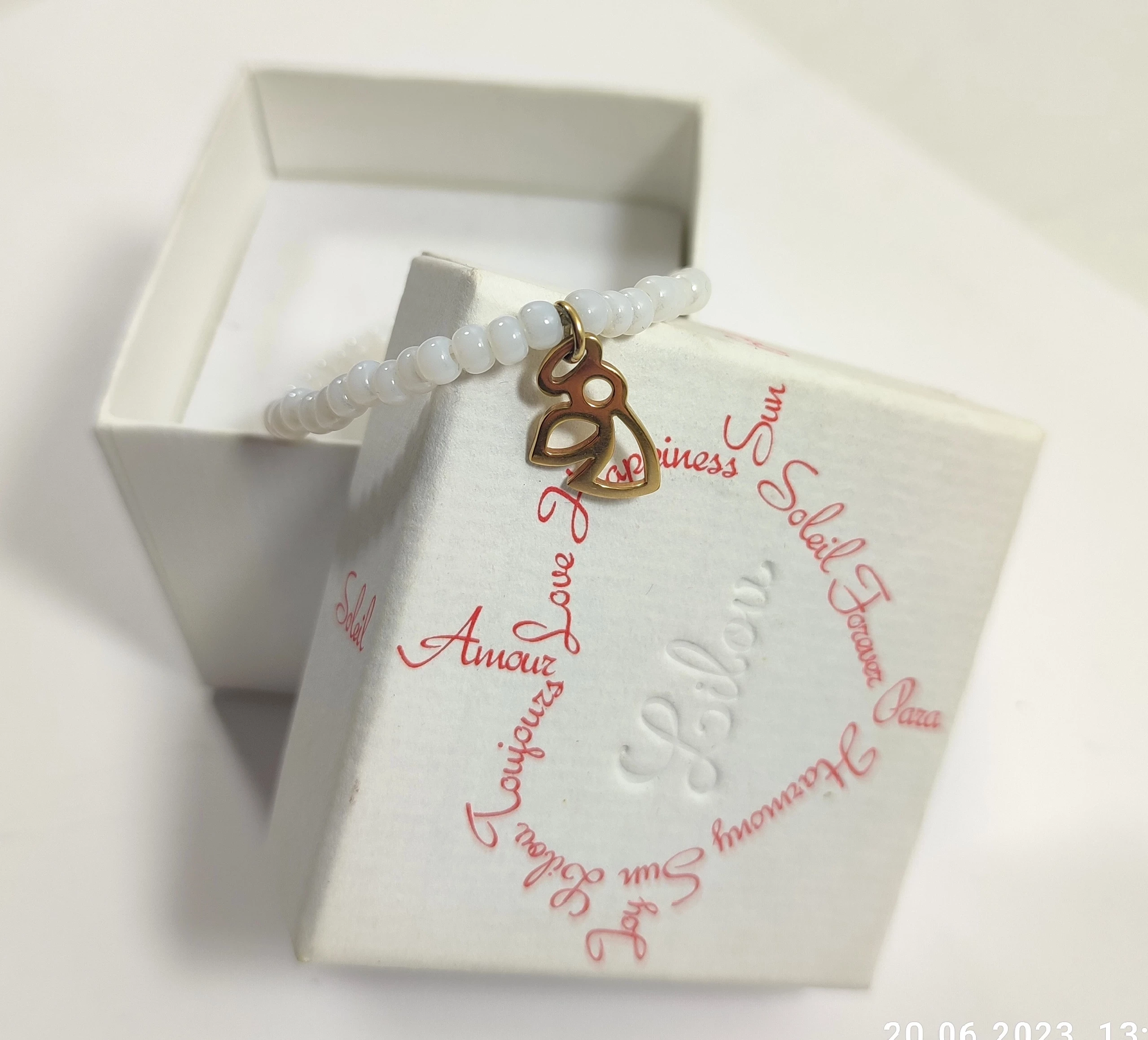 sliczna-delikatna-bransoletka-lilou-z-aniolkiem-kosciuszki-184-szydlowiec