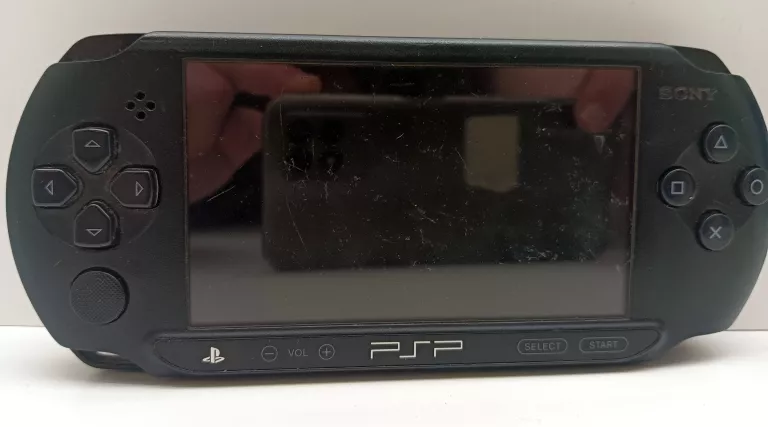konsola-psp-e1004-czarna-z-ladowarka-stan-uzywany