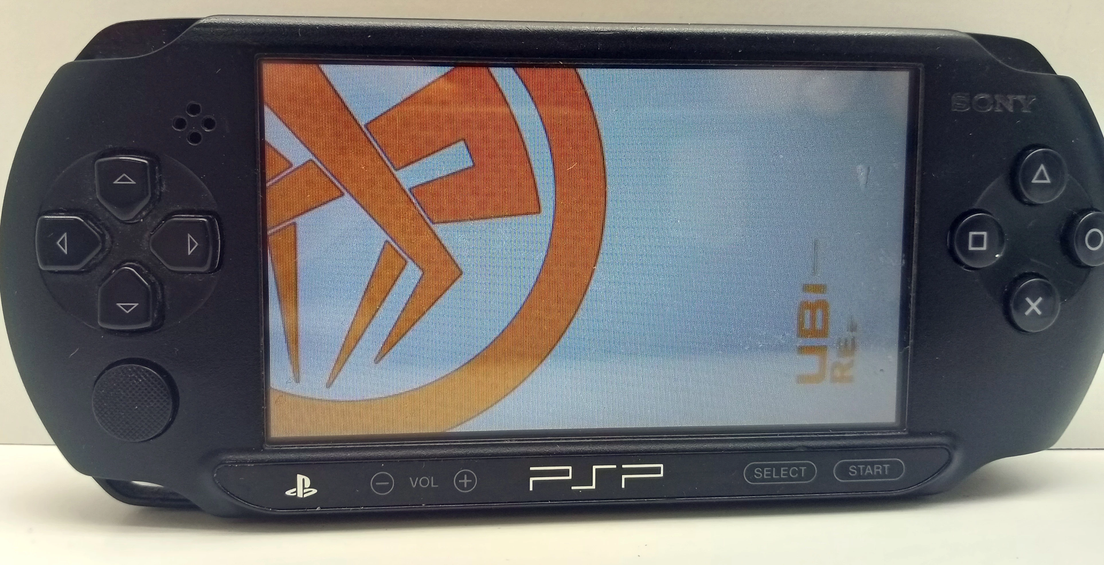 konsola-psp-e1004-czarna-z-ladowarka-wersja-konsoli-fat-classic