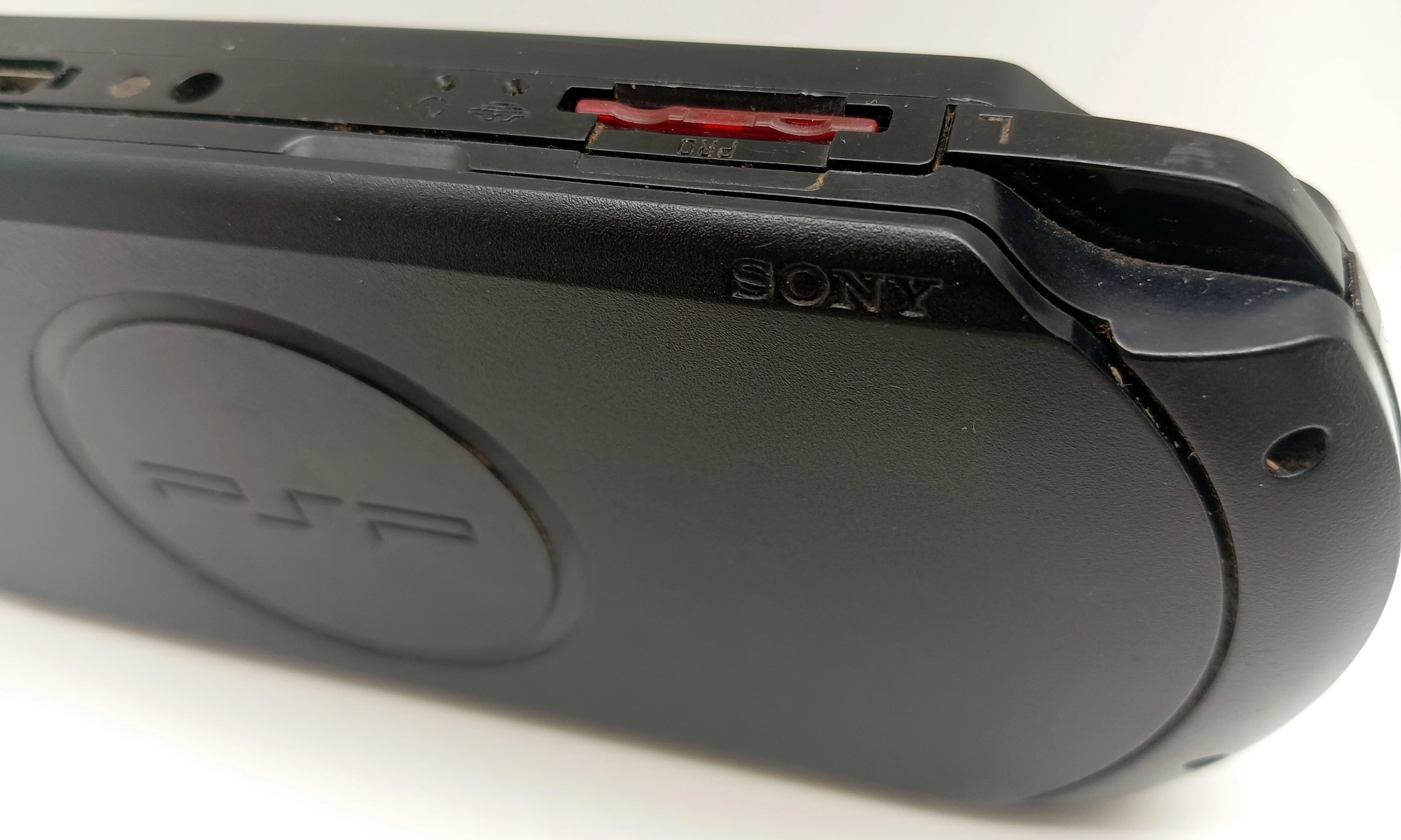 konsola-psp-e1004-czarna-z-ladowarka-wersja-konsoli-fat-classic