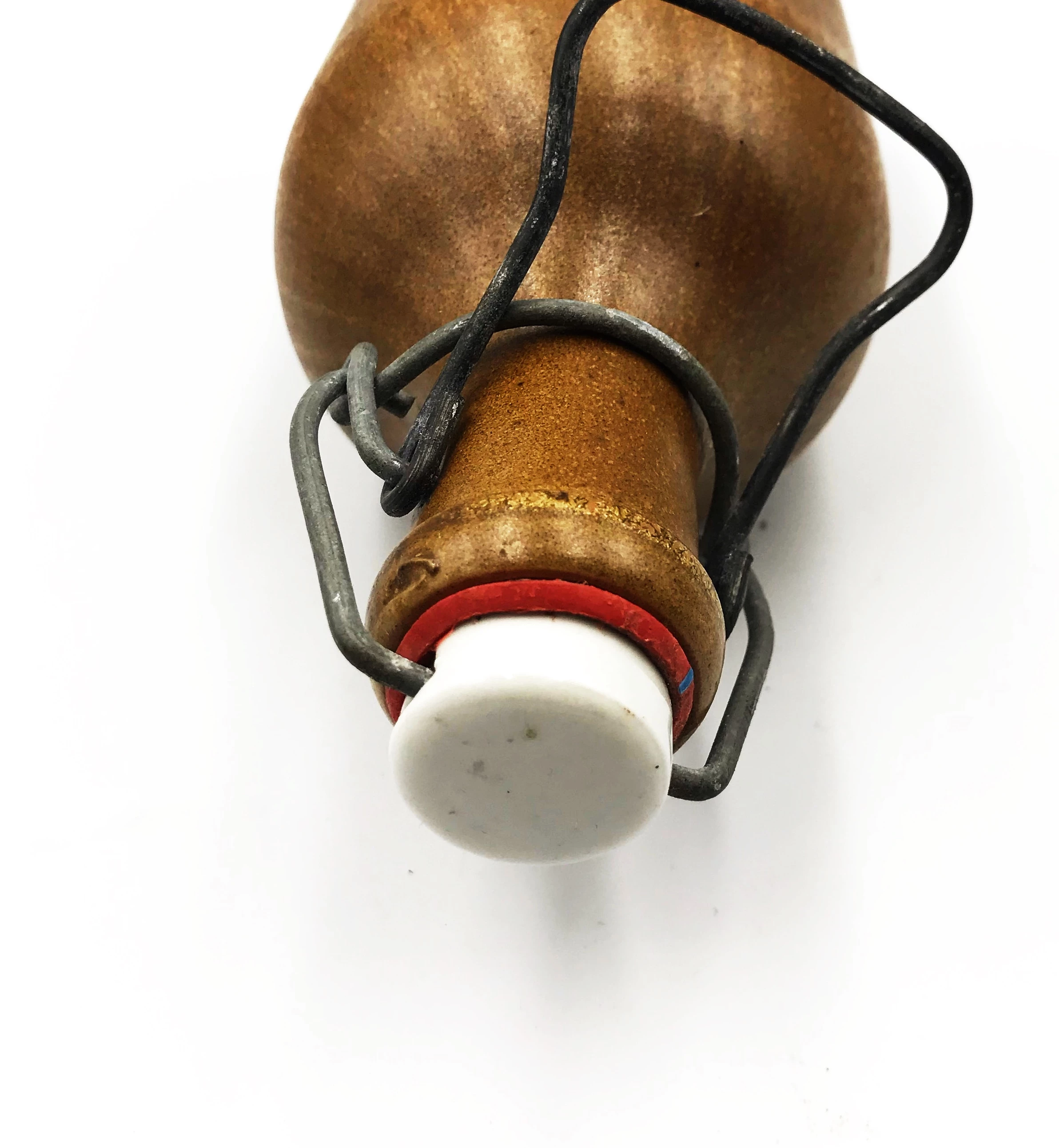 butelka-gliniana-material-dominujacy-inny