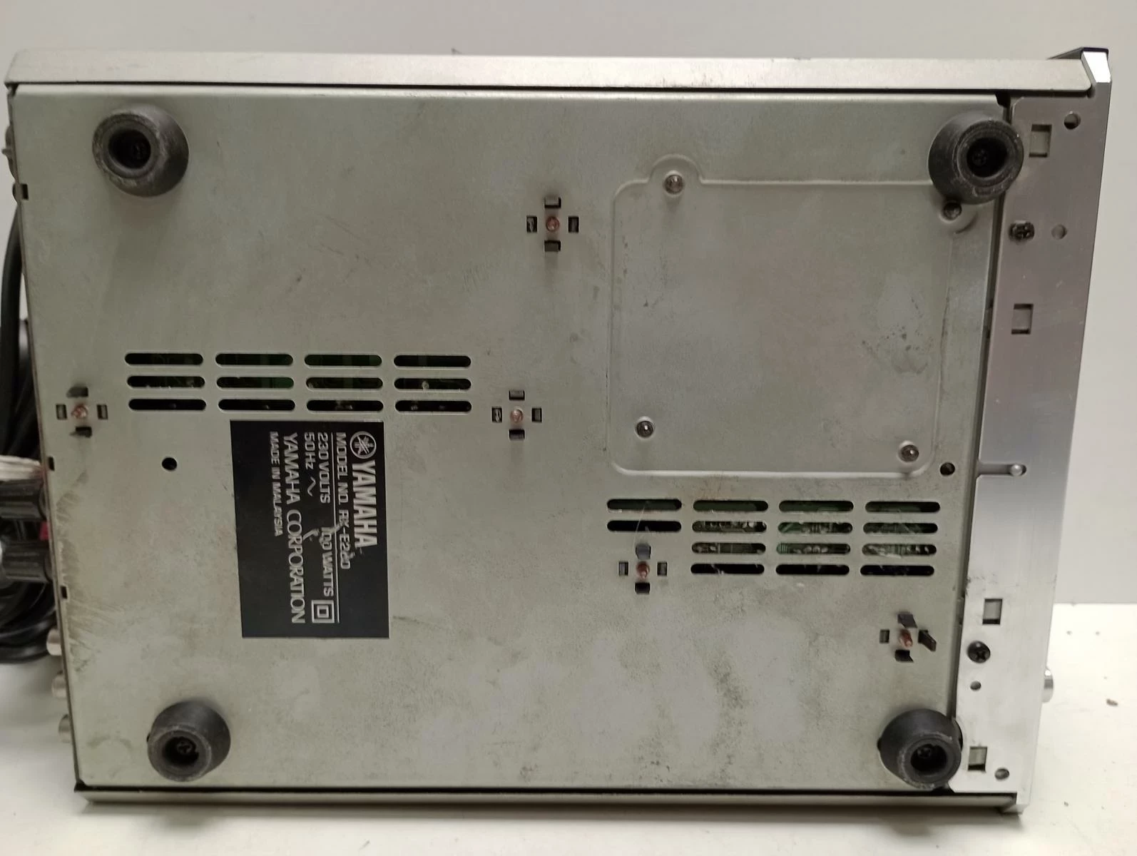 yamaha-pianocraft-rx-e200-amplituner-stereo-21-komunikacja-brak