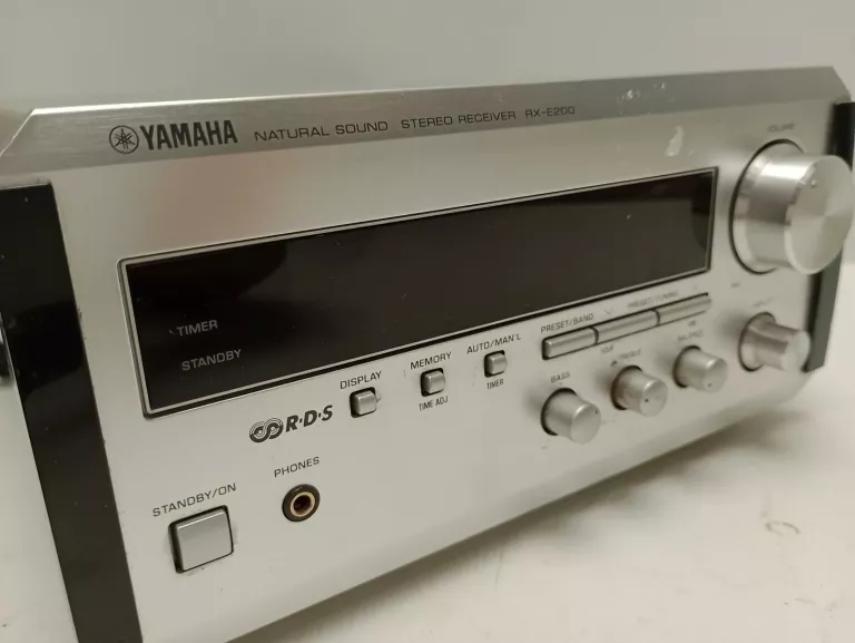 yamaha-pianocraft-rx-e200-amplituner-stereo-21-kolor-srebrny