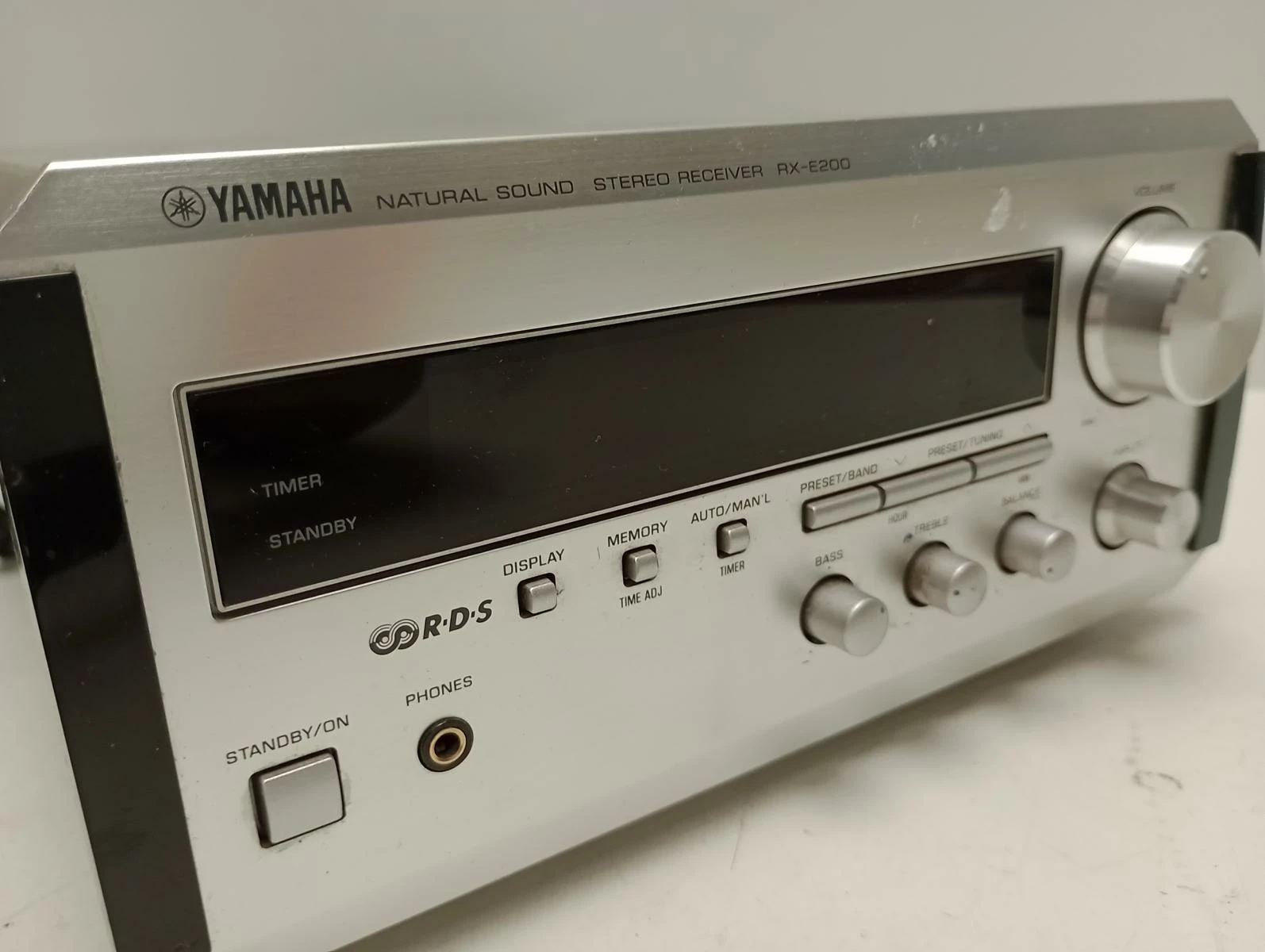 yamaha-pianocraft-rx-e200-amplituner-stereo-21-kolor-srebrny