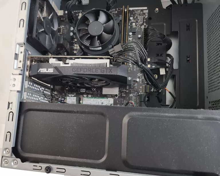 ASUS ROG STRIX GL10CS I5-9400F 16GB GTX1650 512GB
