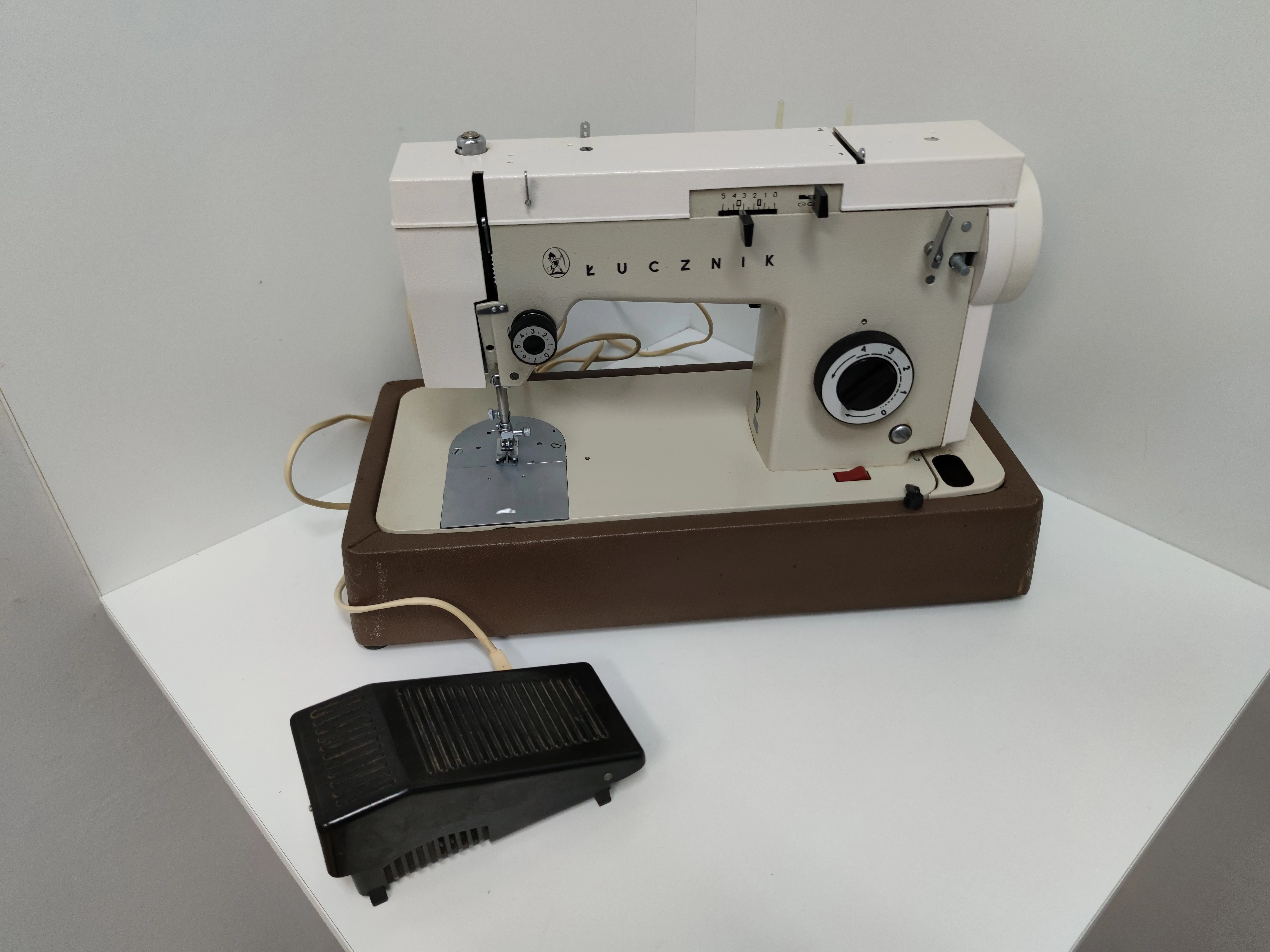 maszyna-do-szycia-lucznik-723-jagiellonska-14-sanok-tsc2-spj