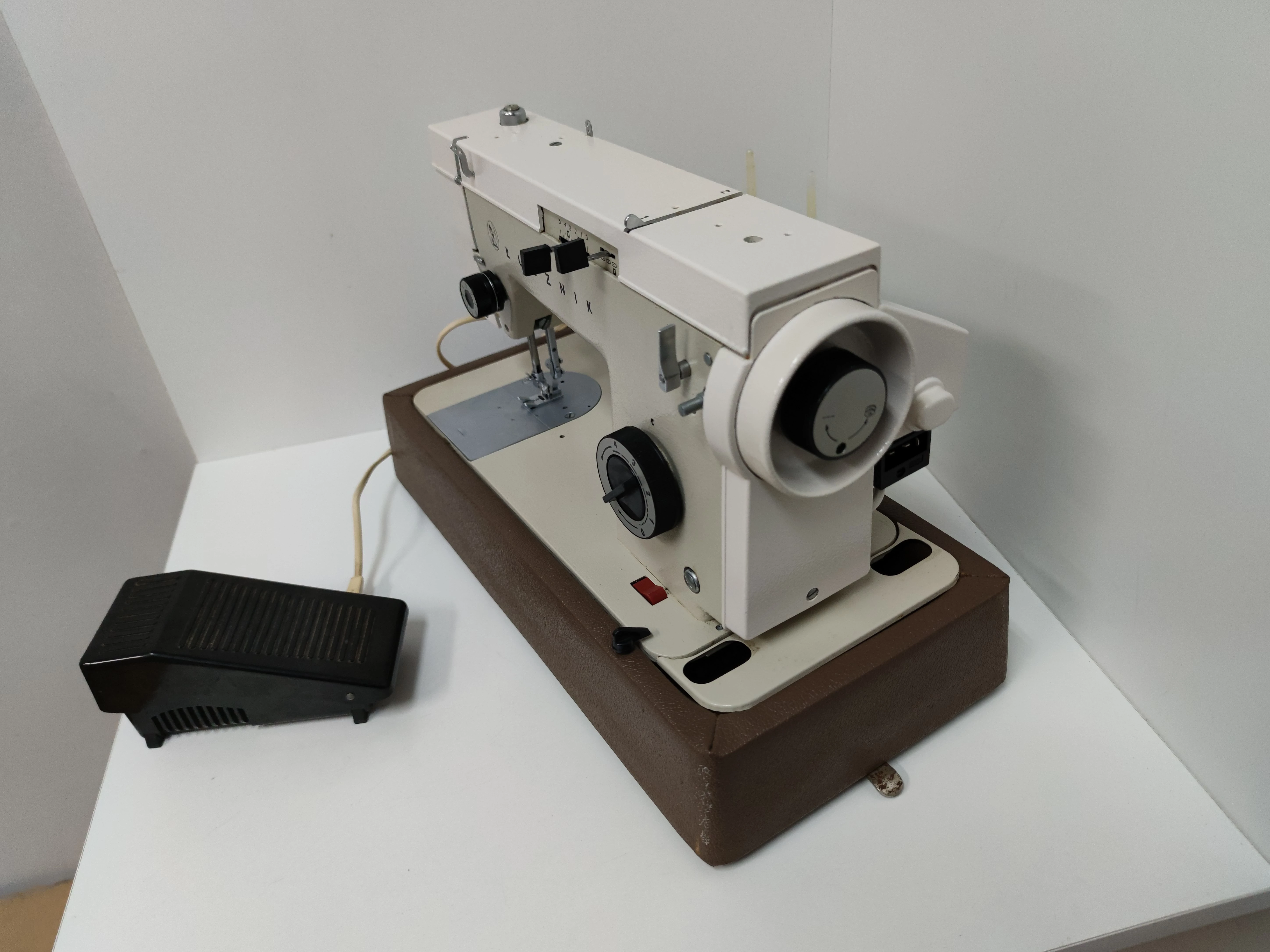 maszyna-do-szycia-lucznik-723-model-everyday