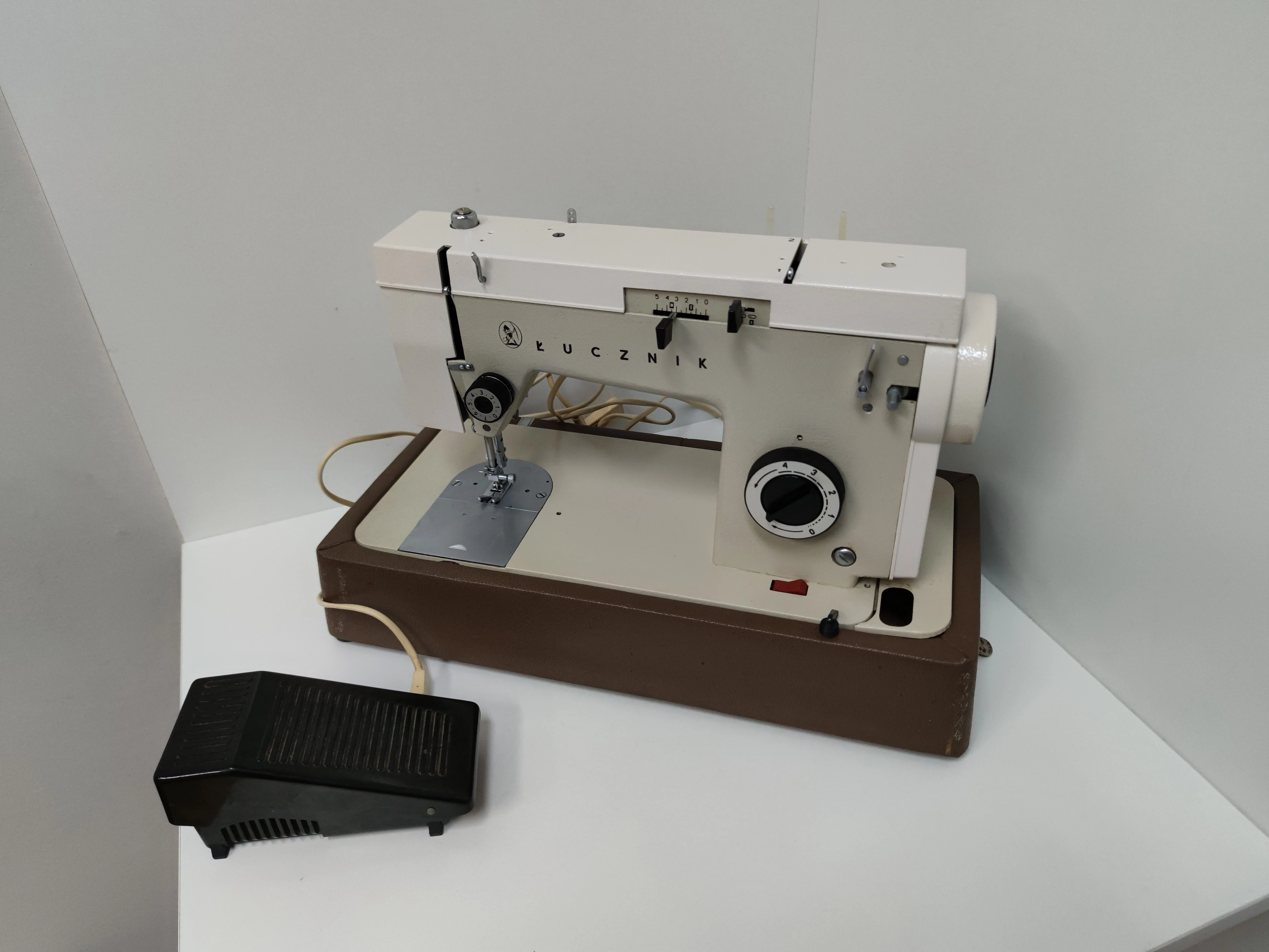 maszyna-do-szycia-lucznik-723-kolor-dominujacy-inny