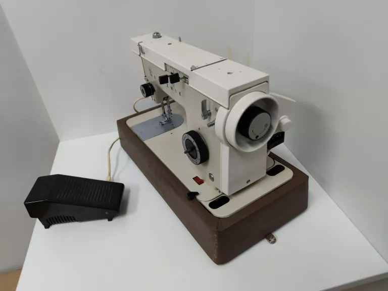 maszyna-do-szycia-lucznik-723-model-everyday