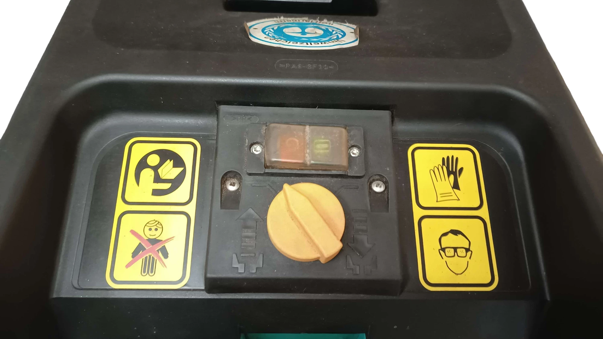 rozdrabniacz-do-galezi-bosch-axt-2200-hp-frez-pojemnosc-zbiornika-0