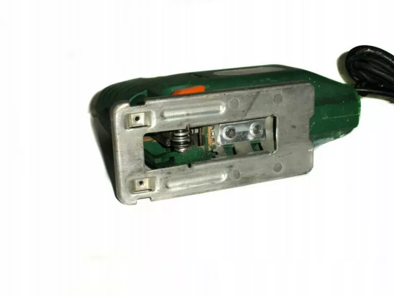wyrzynarka-tecform-56g135-500w-opis-mocowanie-brzeszczotu-205041-222245