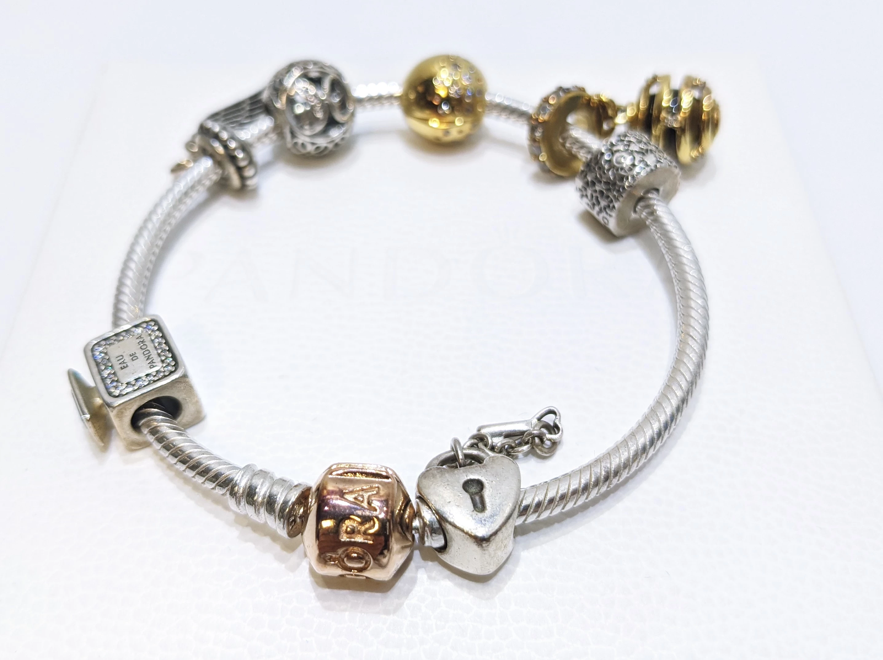 bransoletka-pandora-bangle-rose-gold-7-charms-17cm-material-srebro