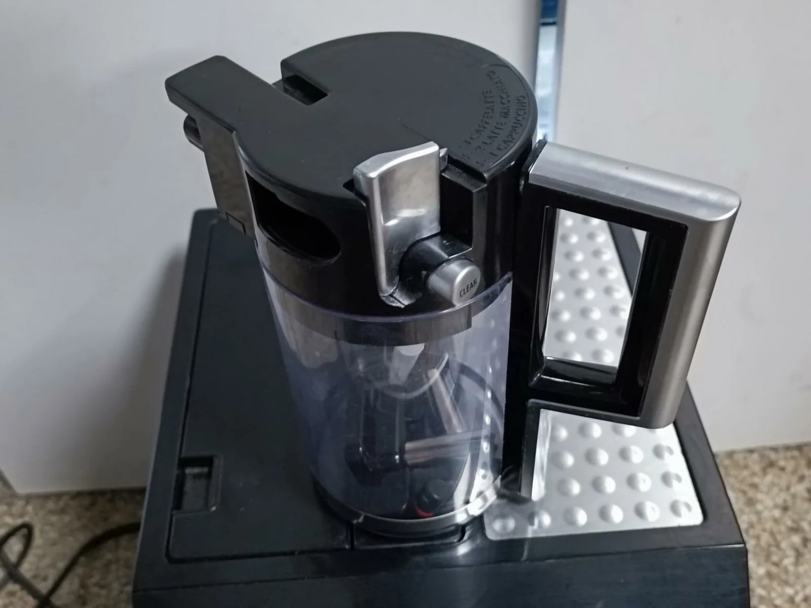 ekspres-de-longhi-perfecta-esam-5500-stan-uzywany