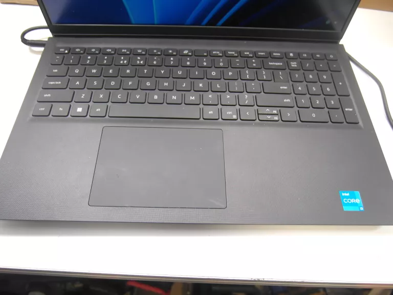 LAPTOP DELL VOSTRO 3510 I3/ 8GB RAM/ 256GB SSD