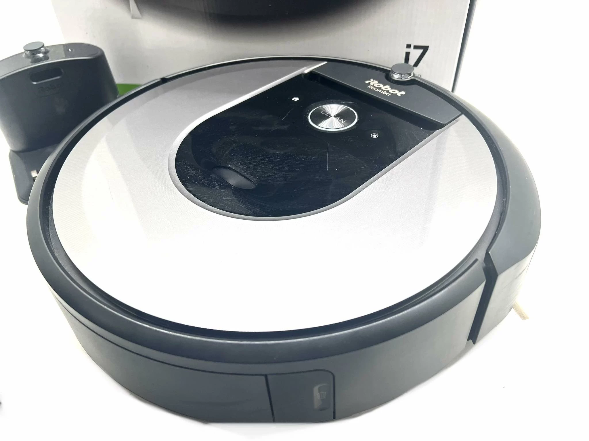 robot-odkurzajacy-irobot-roomba-i7-gwar-kolor-dominujacy-srebrnyszary