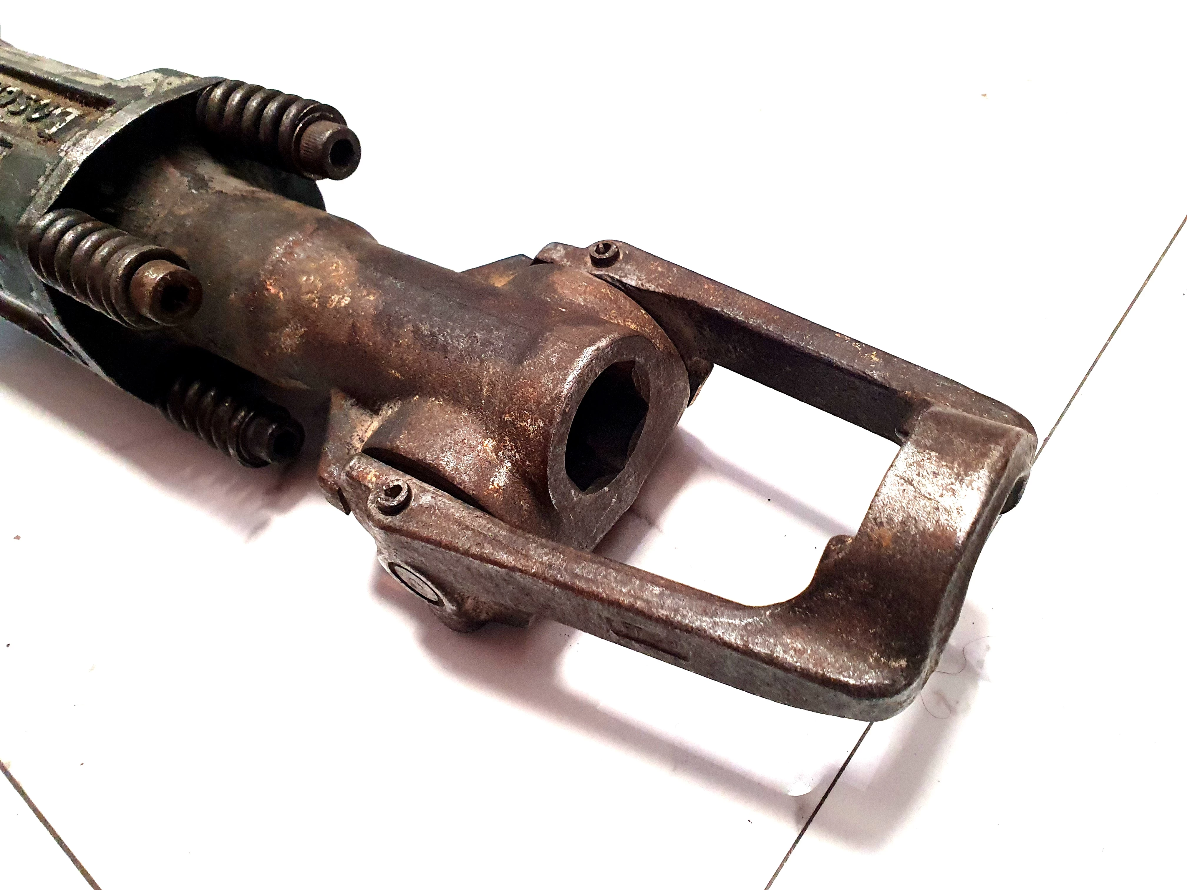 mlot-wyburzeniowy-bosch-gsh-16-kod-producenta-0611335100