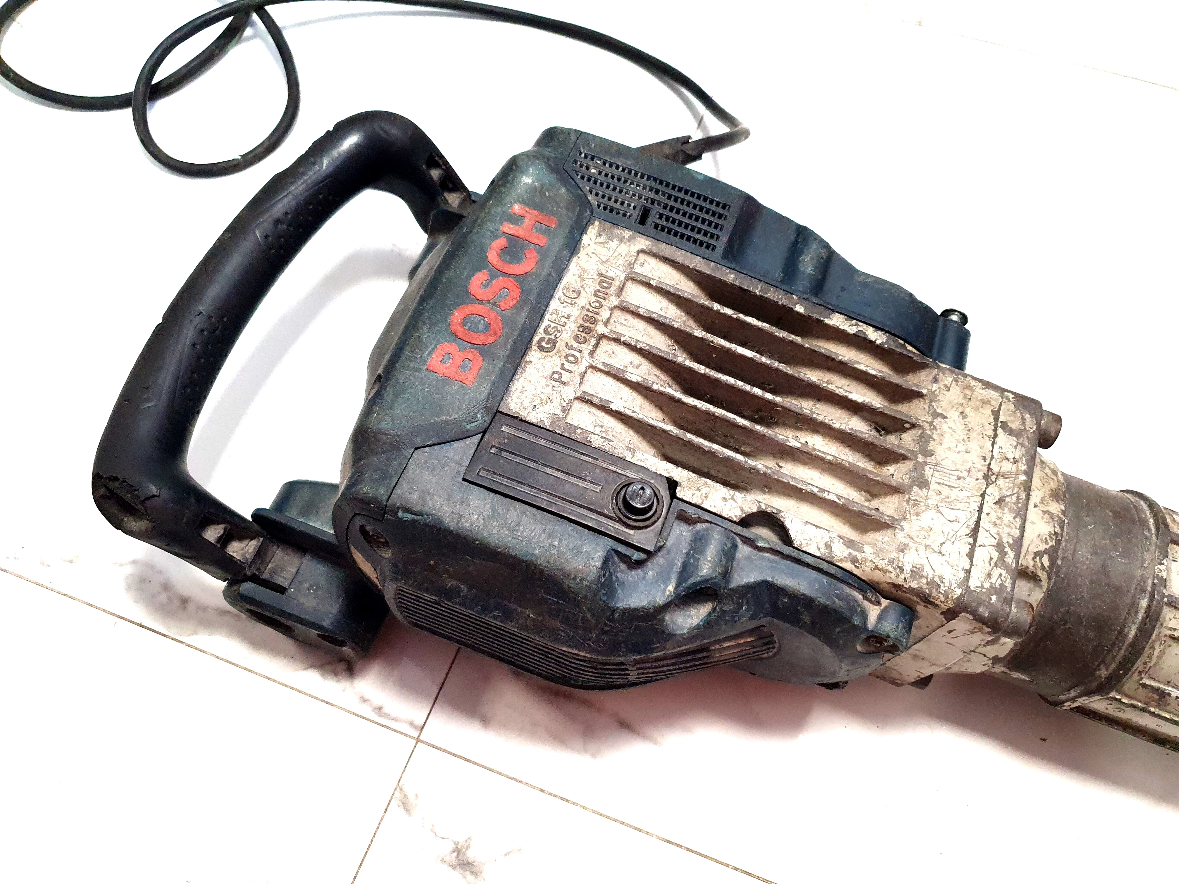 mlot-wyburzeniowy-bosch-gsh-16-stan-uzywany