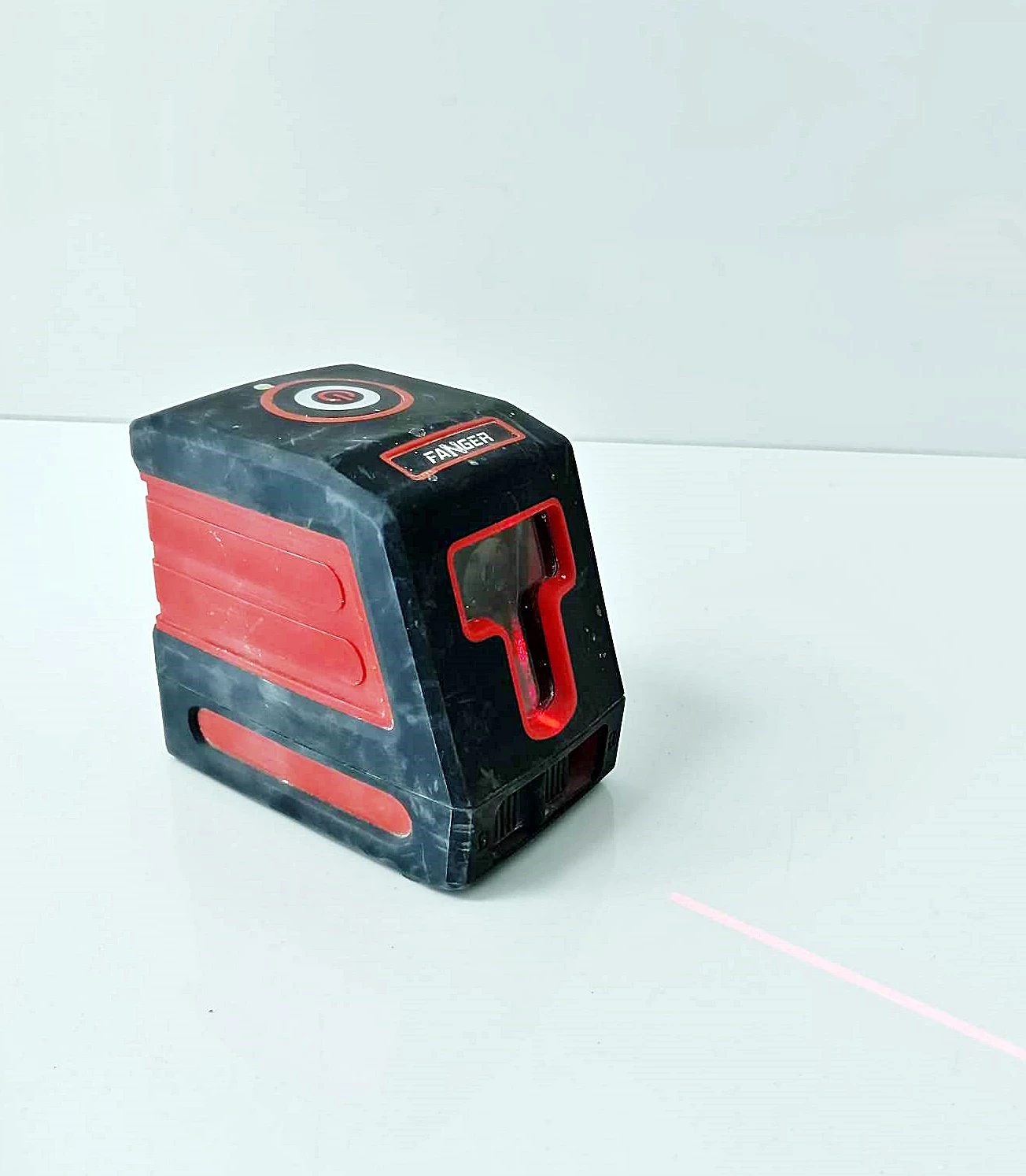 POZIOMICA LASEROWA FANGER LASER CUBE Lasery krzyżowe Loombard.pl